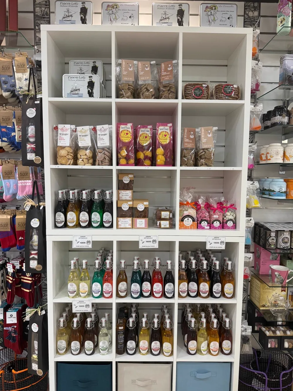 Photo n°2 de l'ambiance du Café Boutique, concept store à Rochefort