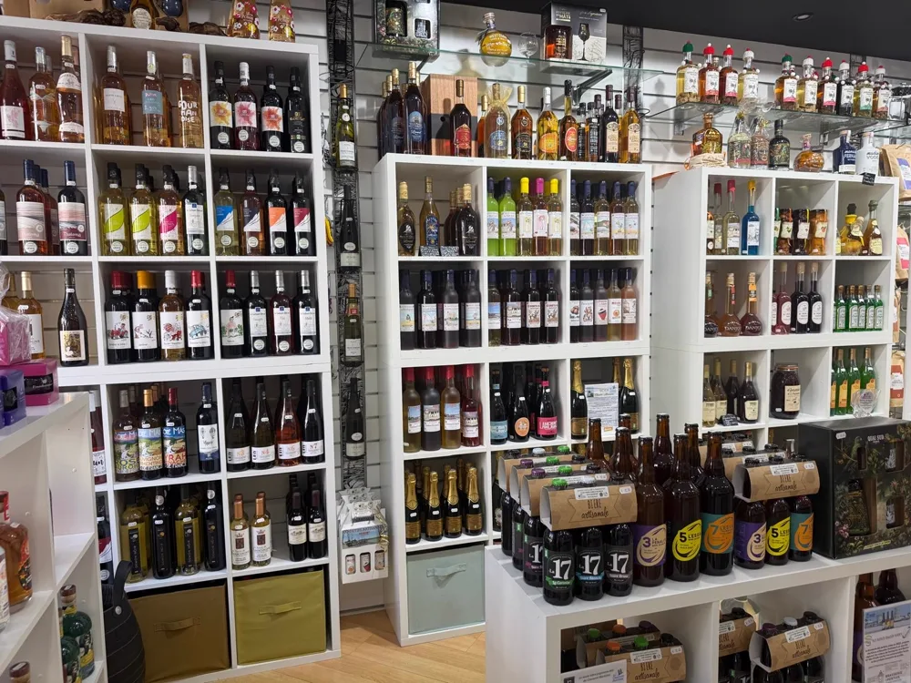 Photo n°7 de l'ambiance du Café Boutique, concept store à Rochefort