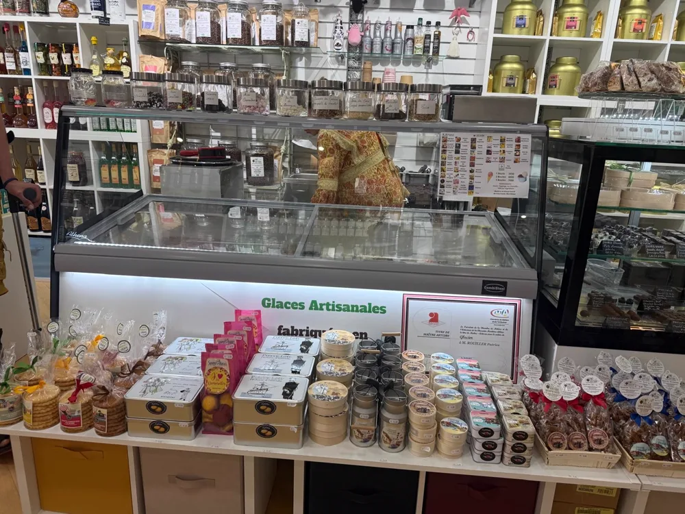 Photo n°15 de l'ambiance du Café Boutique, concept store à Rochefort
