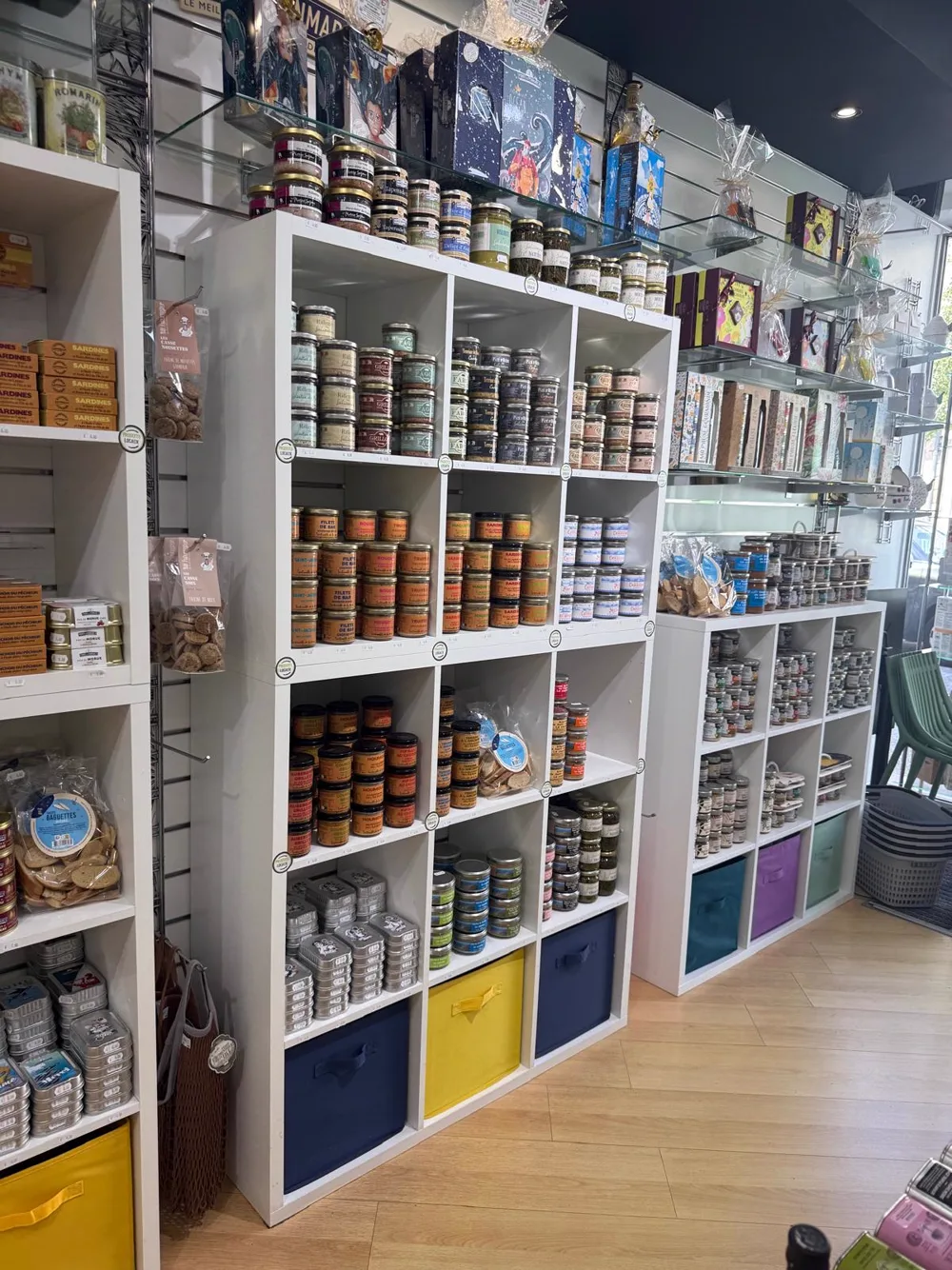 Photo n°22 de l'ambiance du Café Boutique, concept store à Rochefort