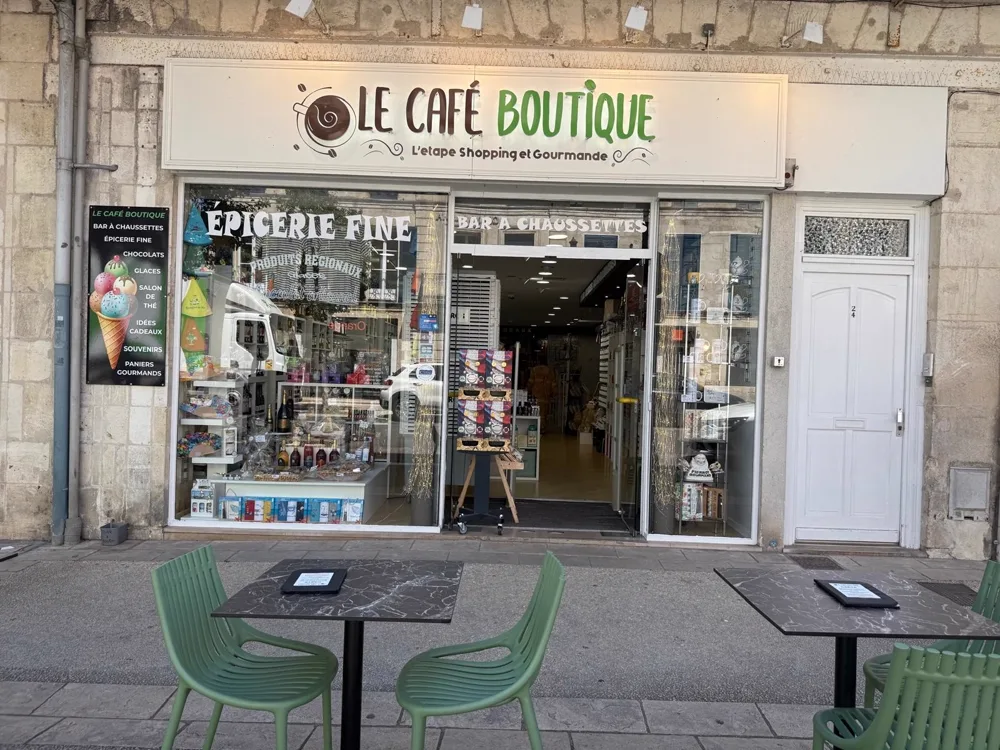 Photo n°24 de l'ambiance du Café Boutique, concept store à Rochefort