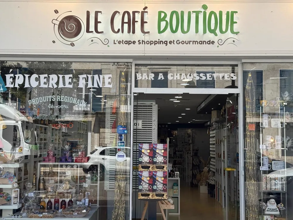 Photo n°26 de l'ambiance du Café Boutique, concept store à Rochefort