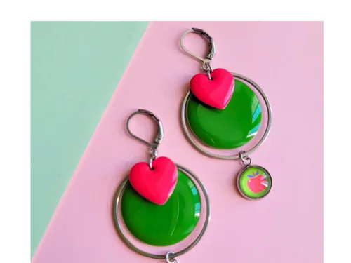 Boucles d'oreilles « Un Chat Qu'à Sa Puce » en forme de cœur, avec breloque pomme